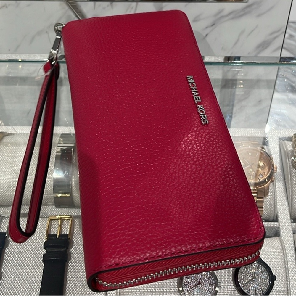 MICHAEL KORS Lg Pebbled Leather Continental Wallet Phone Holder Wristlet 

NWT